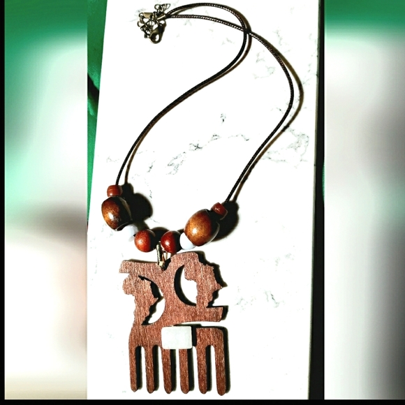 NEW 18" Wood Necklace Featuring Selenite Stone! Wood Beads. African Comb Design. - Picture 5 of 5